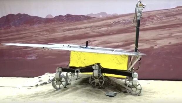 روبوت الصين الصغير "تشورونغ" يهبط على سطح المريخ