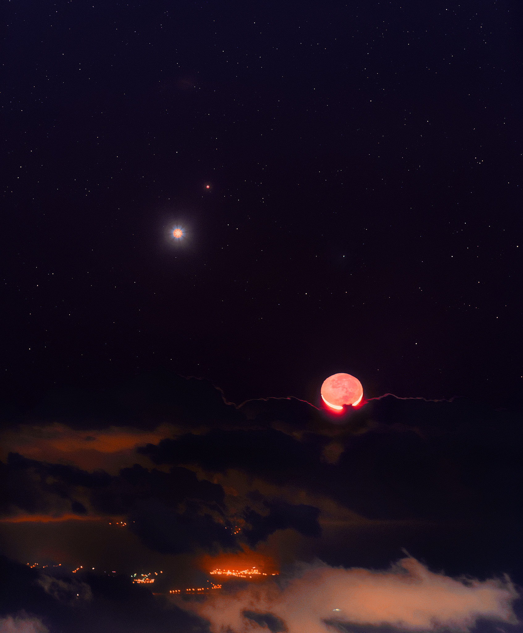 المشتري، وزحل، والمريخ، وعطارد يلتقيان القمر في سماء قطر خلال شهر مايو