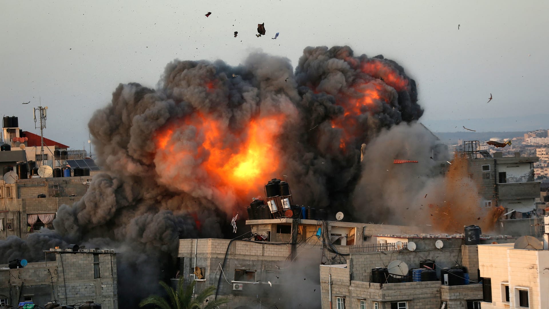 غزة خسائر بشرية وصلت إلى 213 شهيد و مالية تصل لـ 244 مليون دولار