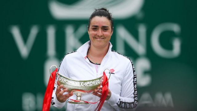 أنس جابر أول عربية تفوز ببطولة لاعبات التنس المحترفة