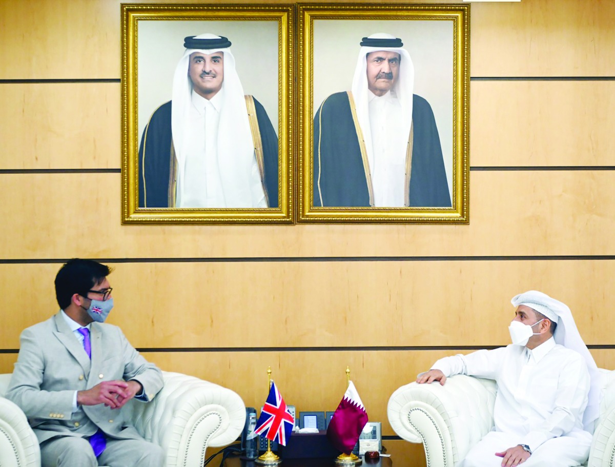 تعزيز التعاون التعليمي مع المملكة المتحدة.. وزير التعليم الدولة للتجارة الدولية يزور قطر