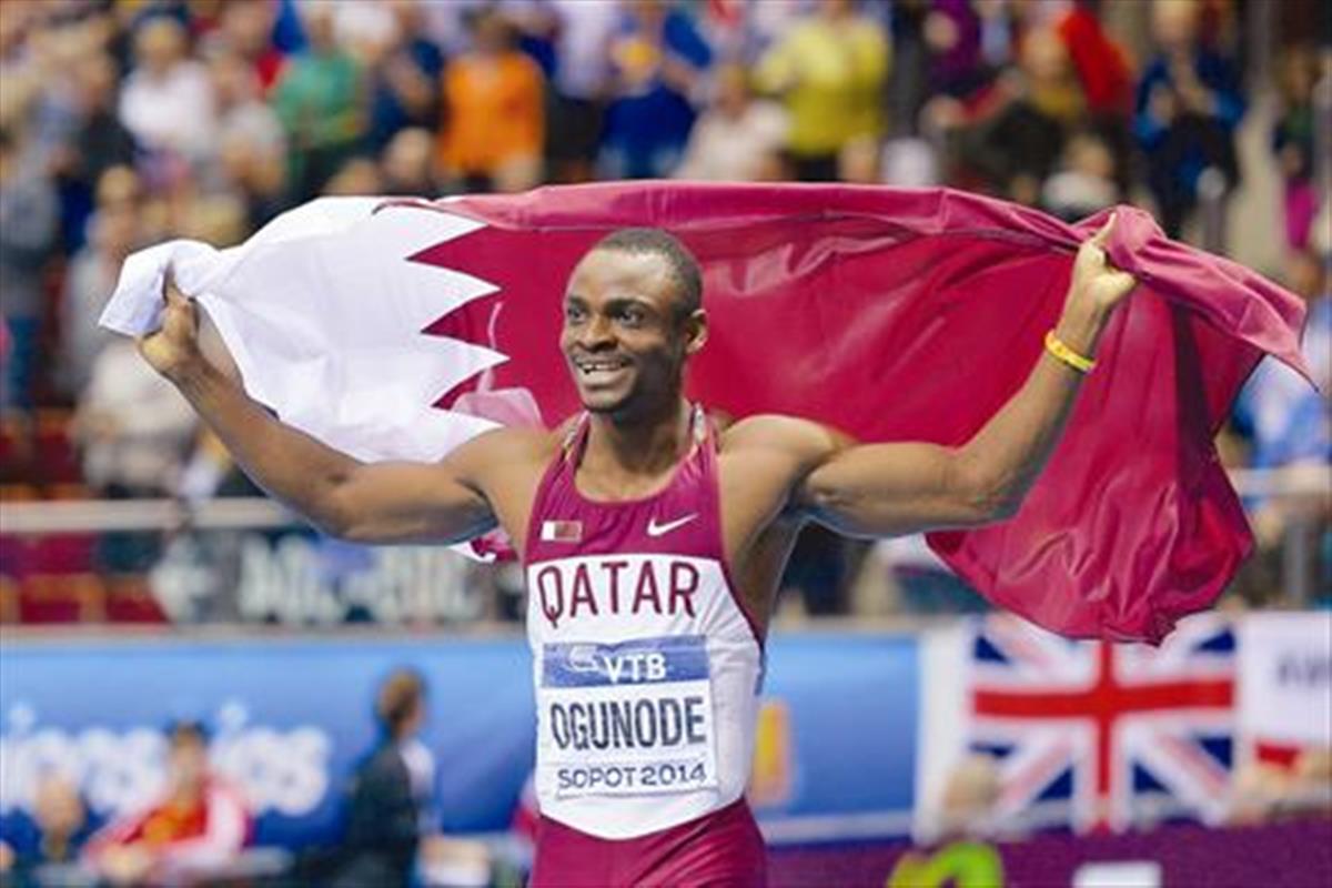 العداء القطري فيمي أوغنودي يحصد الميدالية الذهبية في سباق 100 متر
