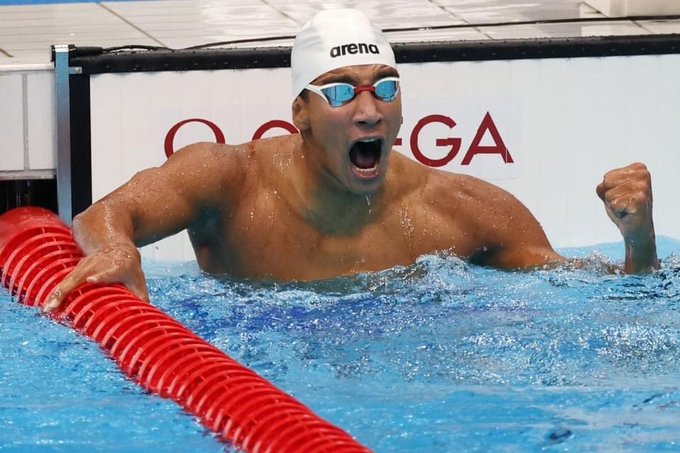 السباح التونسي أحمد الحفناوي يهدي العرب أولى الميداليات الذهبية في الأولمبياد