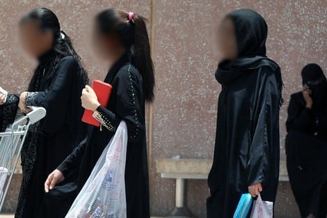 أطفال أمير سعودي يبصقون على الخادمات في مكان إقامتهم في فرنسا