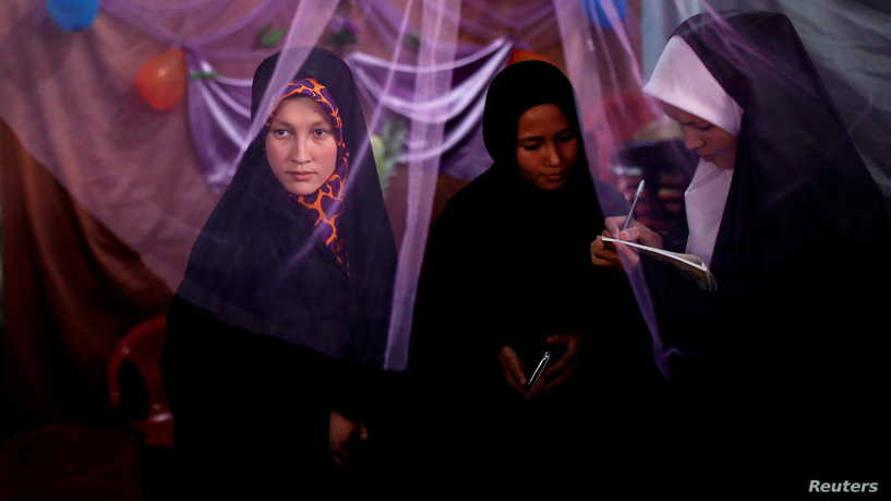 فتيات أفغانيات تزوجن في مطار كابل للهروب من طالبان