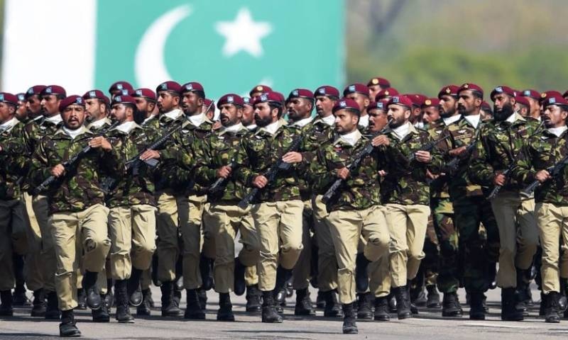 الجيش الباكستاني بعد فشل إسقاط عمران خان: الجيش لا علاقة له بالعملية السياسية