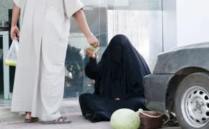 السعودية تقبض على متسول في جدة جمع آلاف الدولارات من المصلين