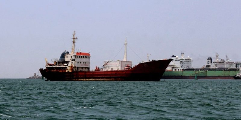 قوات الحوثي تقبل بالإفراج عن سفينة إماراتية بعد وساطة عمانية