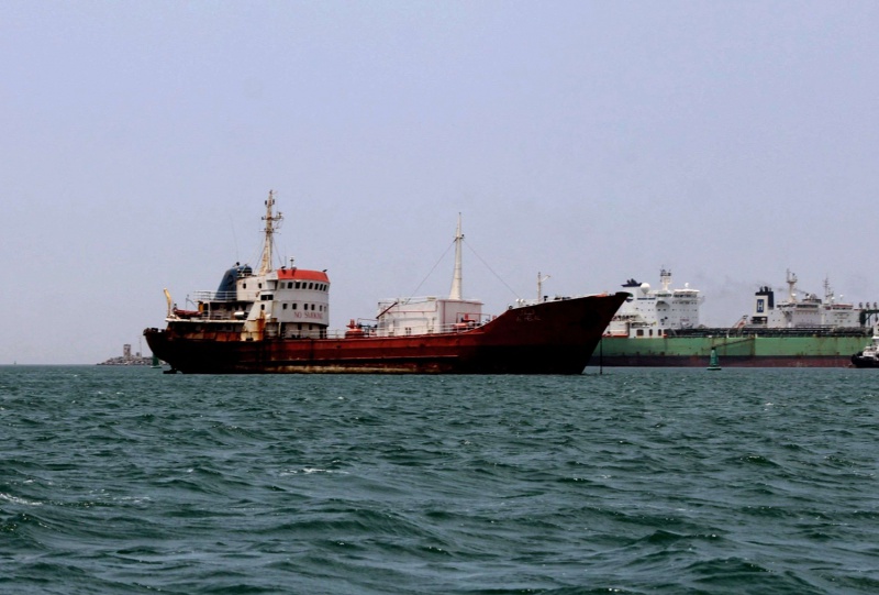 قوات الحوثي تقبل بالإفراج عن سفينة إماراتية بعد وساطة عمانية