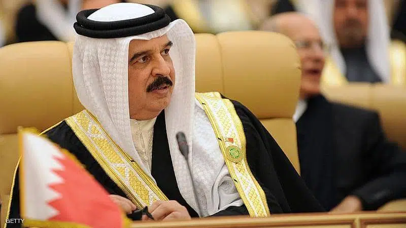 بعد استضافته وفد إسرائيلي في قصره... ملك البحرين يتغزل بالصهاينة على طريقته!