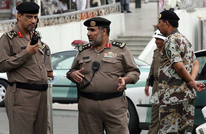السعودية توقف رجل يمني نصب على آلاف الأجانب في المملكة