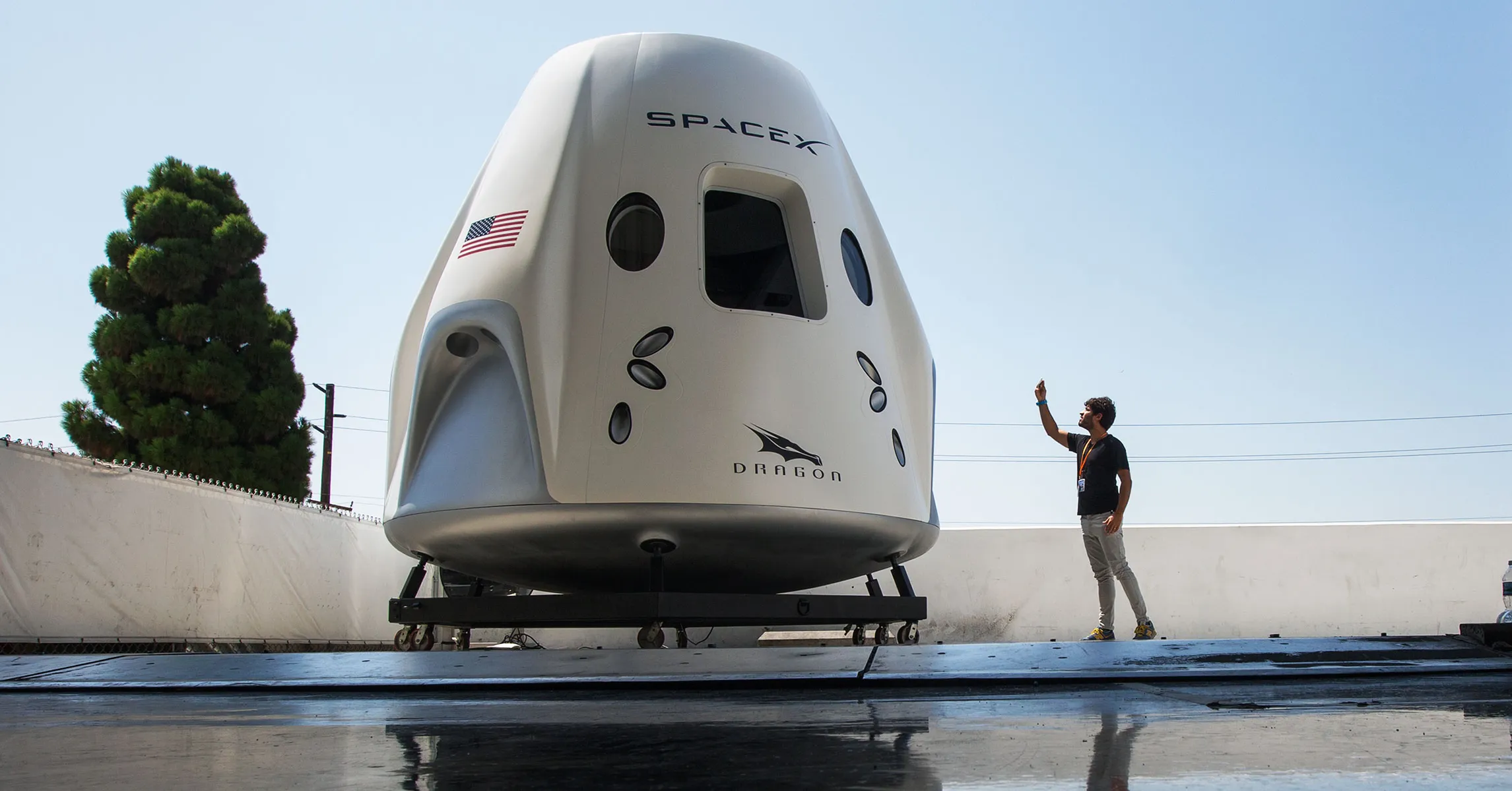 مركبة فضائية تابعة لشركة سبيس إكس تعود للأرض بعد رحلة للفضاء تكللت بالنجاح
