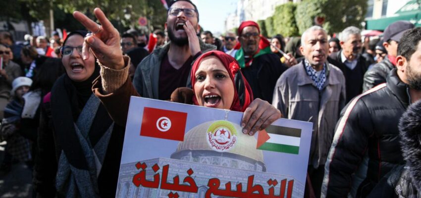 مساعي إماراتية لإلحاق تونس بقطار التطبيع مع إسرائيل.. هل تنجح؟!