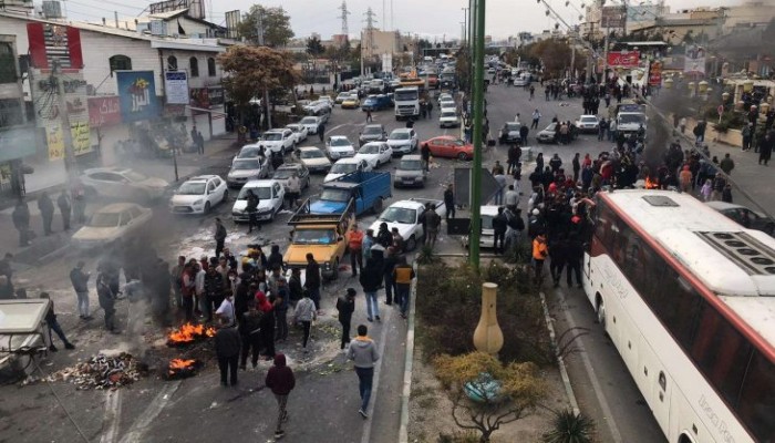 ارتفاع حصيلة قتلى اجتجاجات إيران إلى 9.. والسلطات تقيد الإنترنت