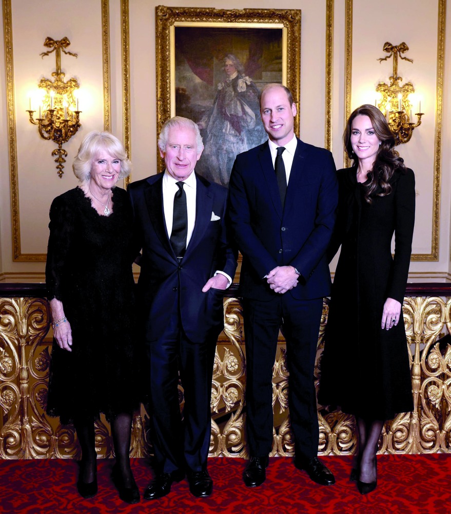 أول صورة رسمية للملك تشارلز وعائلته