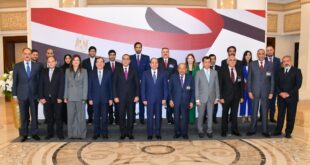 الرئيس المصري يستقبل وفدا من رابطة رجال الأعمال القطريين