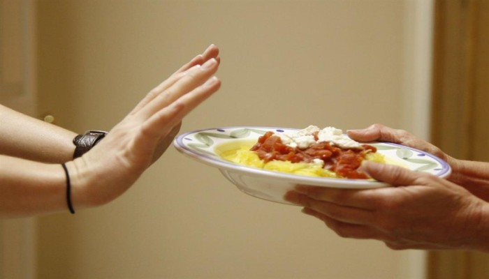 دراسة تشرح كيف يؤدي العشاء المتأخر للإصابة بالسمنة