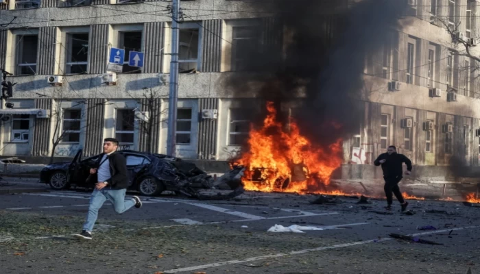 للمرة الأولى منذ أشهر.. ضربات روسية على كييف وأنباء عن قصف مكتب زيلينسكي