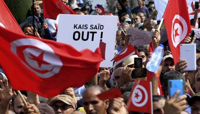 إضراب واحتجاجات حاشدة في مدينة تونسية بسبب مفقودين بالبحر