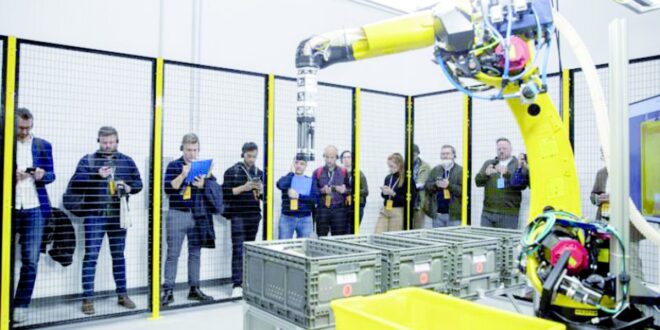 «أمازون» تطلق روبوتاً جديداً يقوم بوظائف بشرية