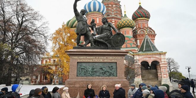 روسيا.. اختتام عملية ترميم  أشهر تمثال في الساحة الحمراء