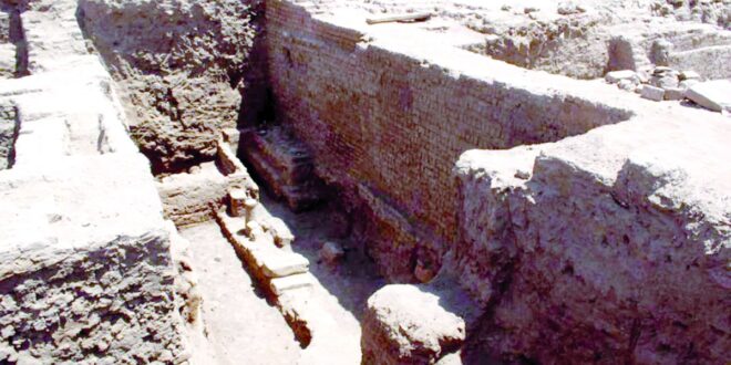 اكتشاف بقايا مقصورة أثرية في معبد جنوبي مصر