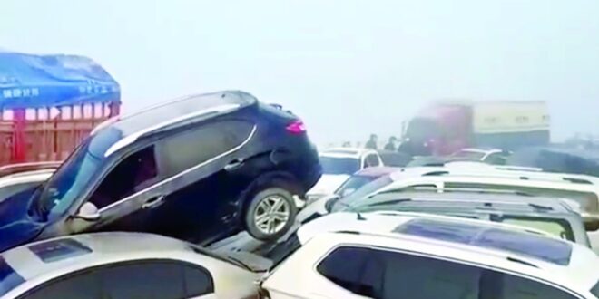 اصطدام أكثر من 200 سيارة على جسر بالصين