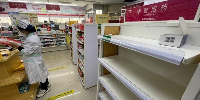 أدوية كورونا نفذت من الصيدليات الصينية بعد ارتفاع محسوس في أعداد المصابين