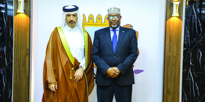 رئيس مجلس الشعب الصومالي يجتمع مع سفيرنا