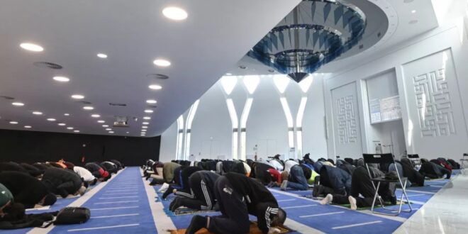 ممثلو الجالية الإسلامية ورؤساء جمعيات خيرية في فرنسا: رمضان فرصة للتعريف بالقيم السمحة لديننا الحنيف