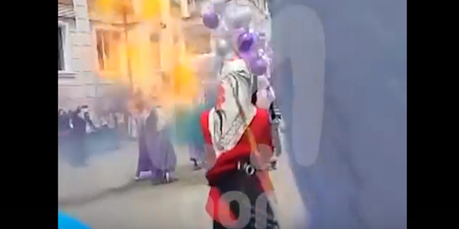 الشيشان.. انفجار بالونات الهيليوم يفاجئ طلاب مدرسة أثناء حفل انتهاء العام الدراسي (فيديو)