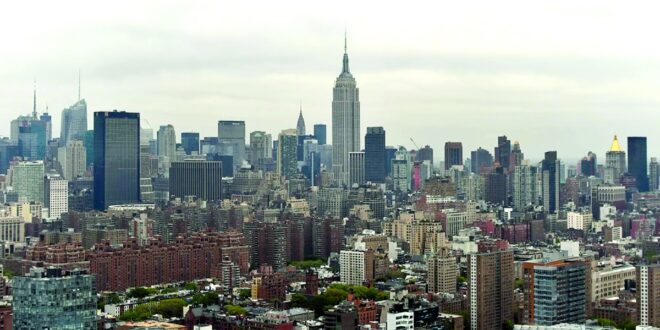 «نيويورك» تغرق بفعل ثقل مبانيها