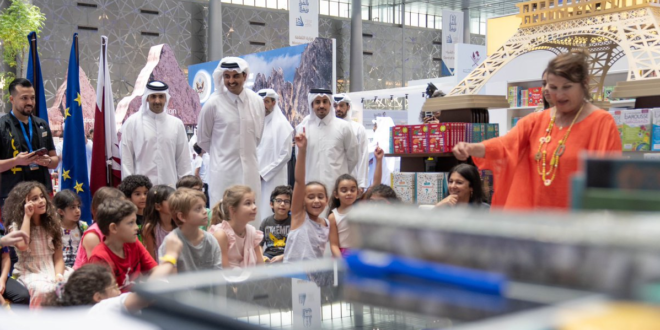 سمو الأمير يعرب عن سعادته بما رأى من تنوع وثراء خلال زيارته لمعرض الدوحة الدولي للكتاب