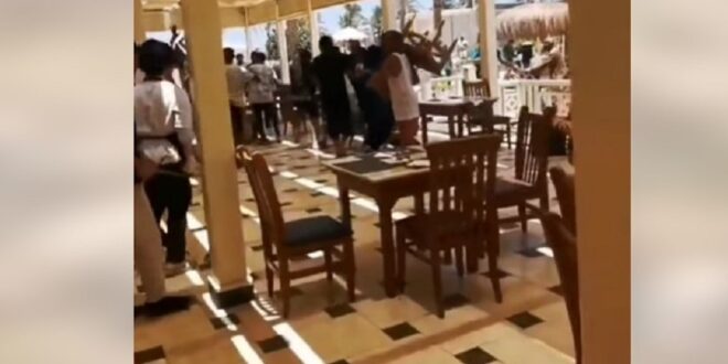مصر.. معركة بالكراسي في فندق بالغردقة (فيديو)