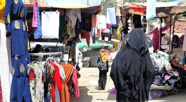يمنيون يواجهون الجوع برهن أمتعتهم ومقتنيات منازلهم