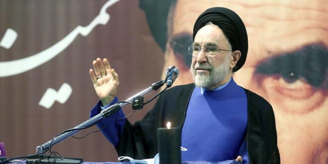 خاتمي يثير غضب المحافظين بعد تحذير السلطات من الانهيار