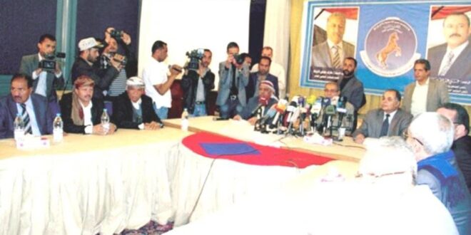 جناح «مؤتمر صنعاء» يهاجم حكومة الانقلاب ويطالبها بدفع الرواتب