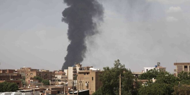 انفجارات قوية تهز الخرطوم ومحيط القصر والقيادة العامة للجيش