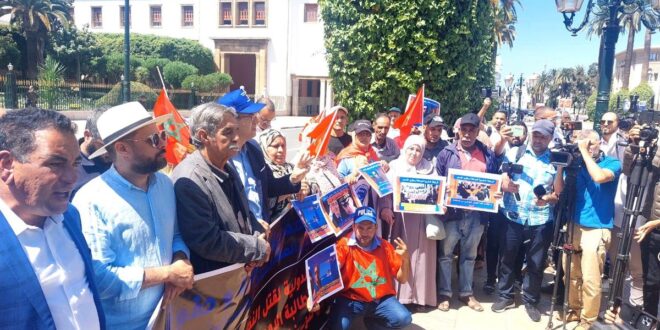 احتجاج أمام البرلمان في الرباط على قتل خفر الحدود الجزائري شابين مغربيين