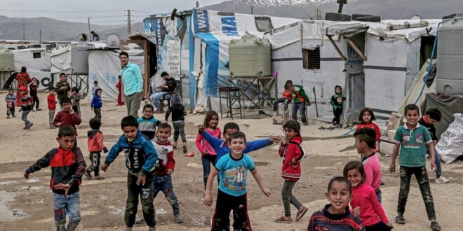 لجنة برلمانية تدعو لإيقاف معونة السوريين بلبنان ومساعدتهم في بلدهم
