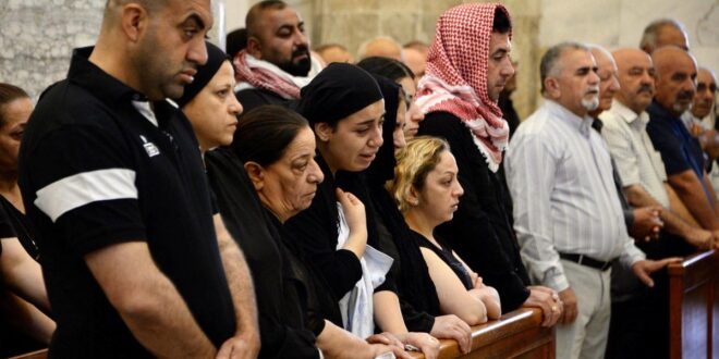 قداس على أرواح ضحايا حريق حفل الزفاف في قرقوش العراقية
