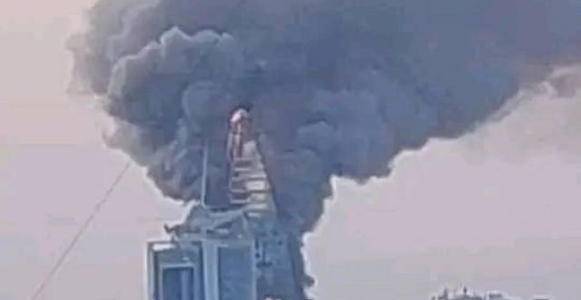 صور متداولة لاحتراق برج شركة النيل للبترول