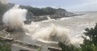 الصين تحذر من أمواج عاتية مع اقتراب إعصار "كوينو"