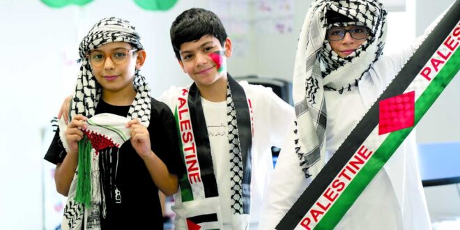 مدارس مؤسسة قطر تتجمل بالكوفية والعلم الفلسطيني