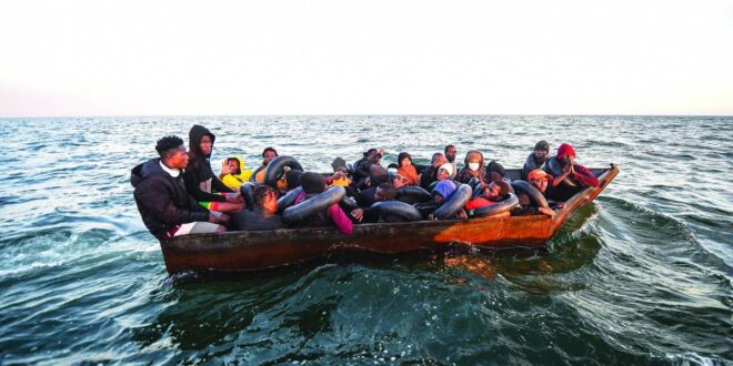 جوازات تركية وصومالية في قارب فارغ انجرف إلى شواطئ إسرائيل
