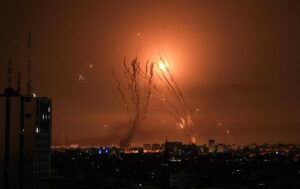 إسرائيل تطلب من أميركا قنابل ذكية وصواريخ للقبة الحديدية