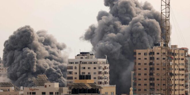 «طوفان» الغارات الجوية «يُغرق» غزة في بحر دماء