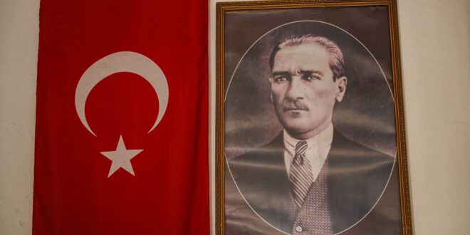 اتهامات لإردوغان بمحاولة طمس إرث أتاتورك