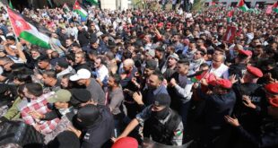 آلاف الأردنيين يتظاهرون تضامناً مع غزة