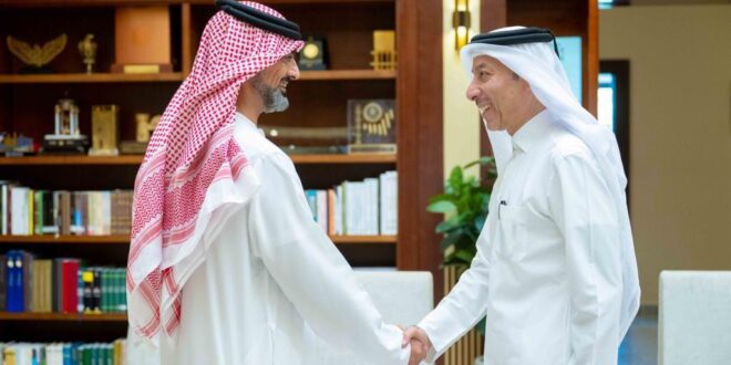 ولي عهد عجمان يجتمع مع سفير قطر
